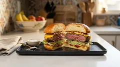 こねない・押さえないがコツ:ふっくらジューシーな手作りハンバーガー基本レシピ